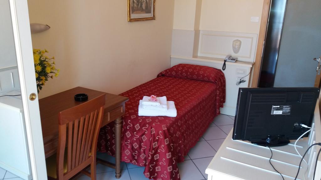 Hotel Nord Est Gabicce Mare Extérieur photo